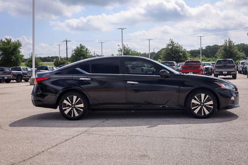 2021 Nissan Altima 2.5 SV