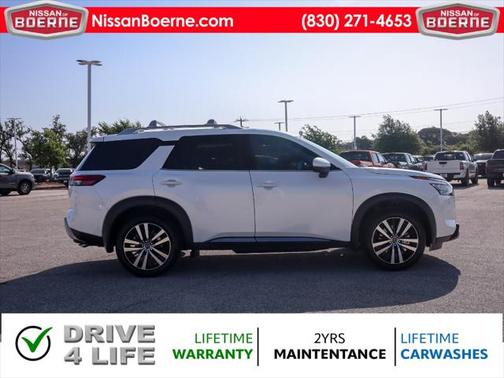 2025 Nissan Pathfinder Platinum FWD