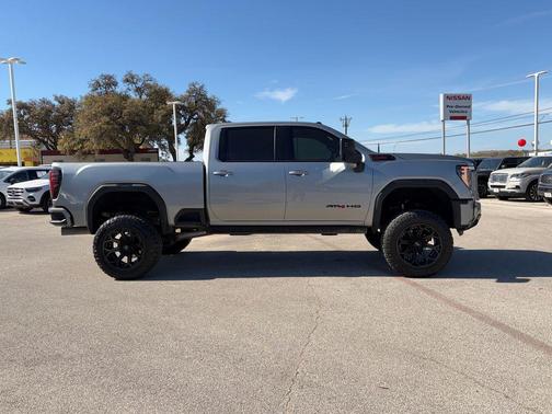 2025 GMC Sierra 2500 AT4