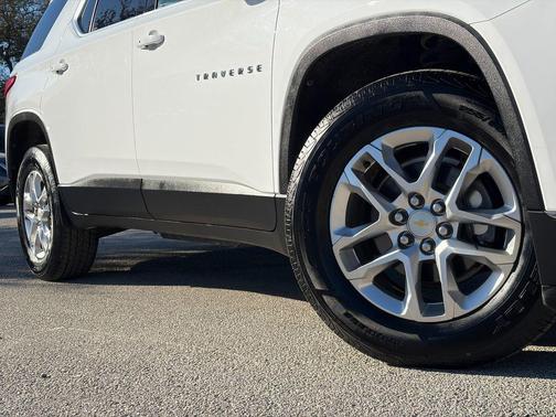 2018 Chevrolet Traverse LT Cloth