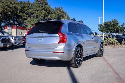 2022 Volvo XC90 T6 Momentum