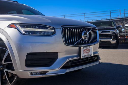 2022 Volvo XC90 T6 Momentum