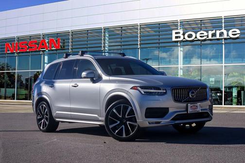 2022 Volvo XC90 T6 Momentum
