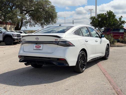 Aspen White Tricoat 2026 Nissan Sentra SR