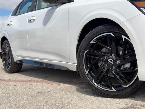 Aspen White Tricoat 2026 Nissan Sentra SR