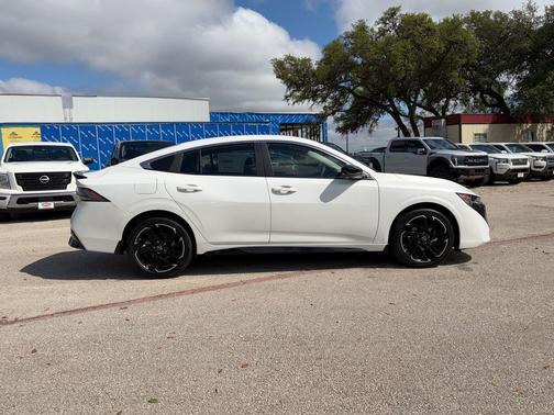 Aspen White Tricoat 2026 Nissan Sentra SR