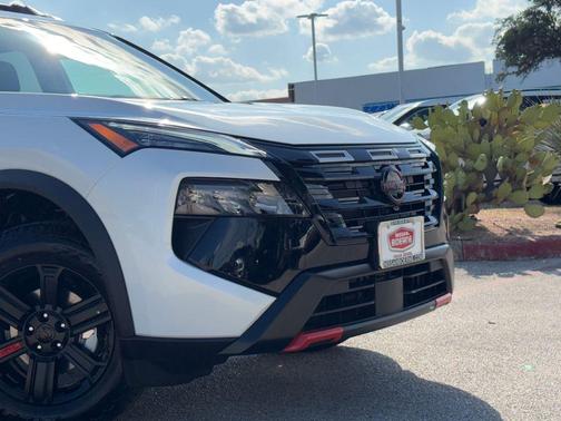 Everest White Pearl Tricoat 2026 Nissan Rogue Rock Creek