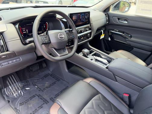 Everest White Pearl Tricoat 2026 Nissan Pathfinder Platinum