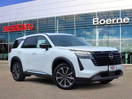 Everest White Pearl Tricoat 2026 Nissan Pathfinder Platinum