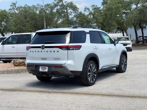 Everest White Pearl Tricoat 2026 Nissan Pathfinder Platinum