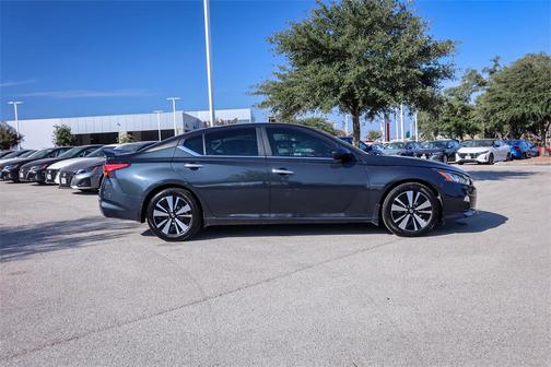 2022 Nissan Altima 2.5 SV