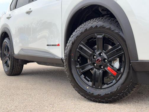 Everest White Pearl Tricoat 2026 Nissan Rogue Rock Creek