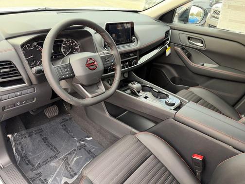Everest White Pearl Tricoat 2026 Nissan Rogue Rock Creek
