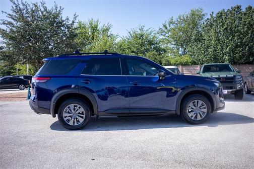 2025 Nissan Pathfinder SV FWD
