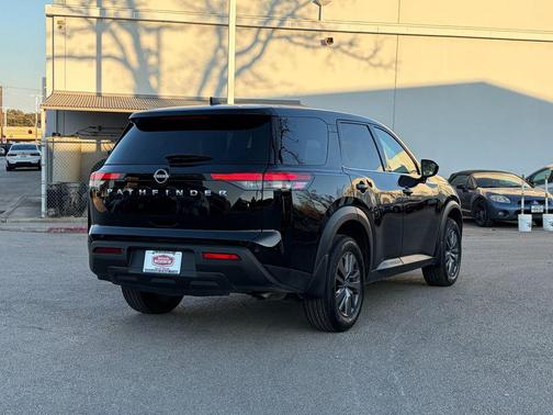 2025 Nissan Pathfinder S FWD