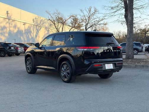 2025 Nissan Pathfinder S FWD