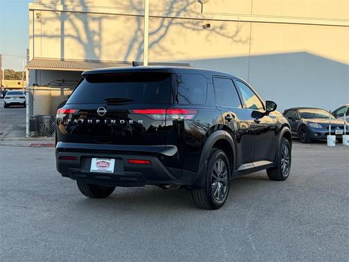 2025 Nissan Pathfinder S FWD