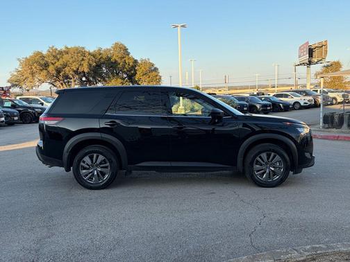 2025 Nissan Pathfinder S FWD