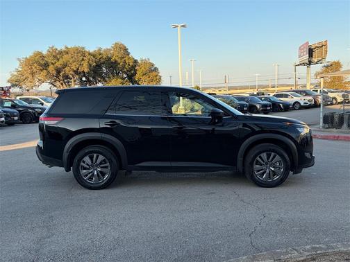 2025 Nissan Pathfinder S FWD