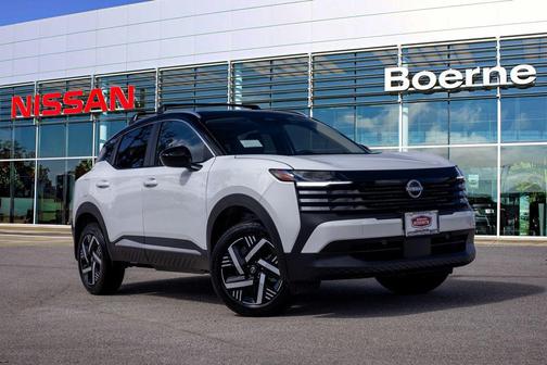 Aspen White Tricoat/Super Black 2026 Nissan Kicks SV