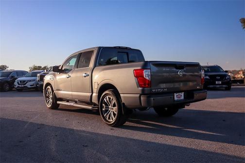 2017 Nissan Titan SL