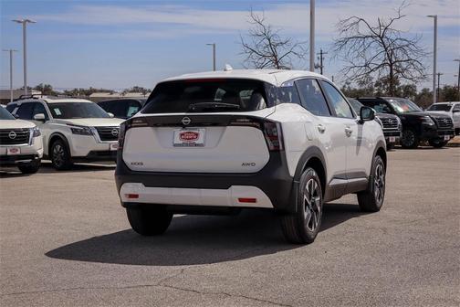 2025 Nissan Kicks SV