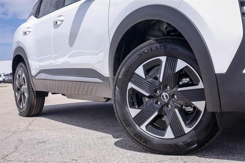 2025 Nissan Kicks SV