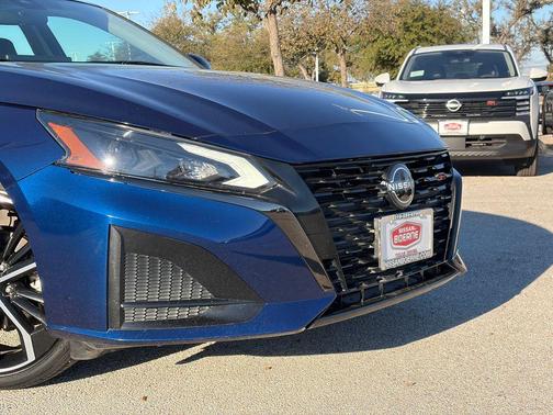 2023 Nissan Altima SR FWD