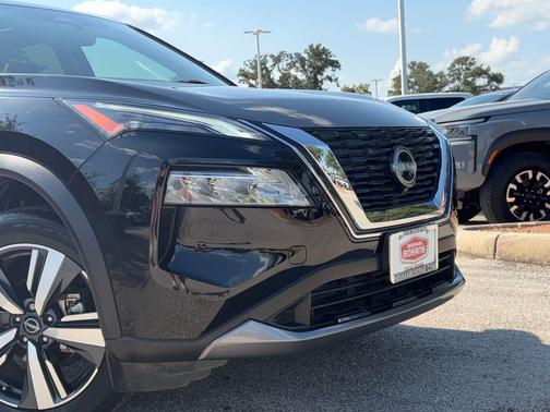 Super Black 2023 Nissan Rogue SL
