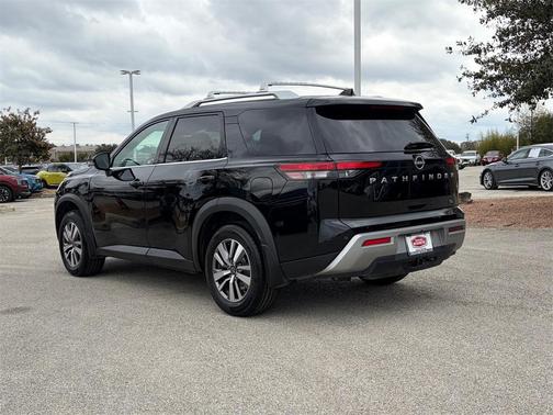 2022 Nissan Pathfinder SL 2WD