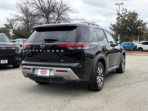 2022 Nissan Pathfinder SL 2WD
