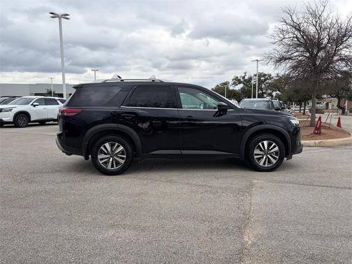 2022 Nissan Pathfinder SL 2WD