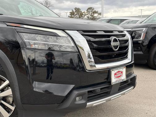 2022 Nissan Pathfinder SL 2WD