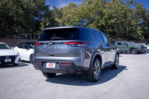 2025 Nissan Pathfinder S FWD