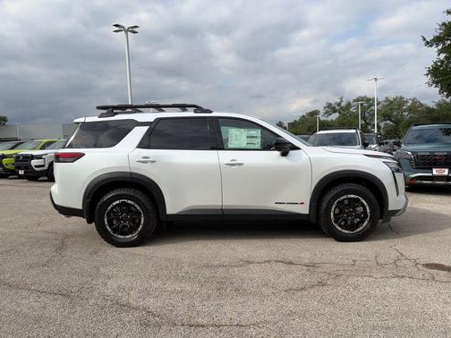Everest White Pearl Tricoat 2026 Nissan Pathfinder Rock Creek