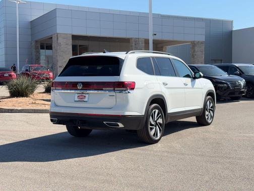 Pure White 2025 Volkswagen Atlas 2.0T SE w/Technology 4MOTION