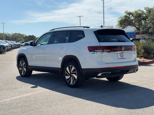 Pure White 2025 Volkswagen Atlas 2.0T SE w/Technology 4MOTION