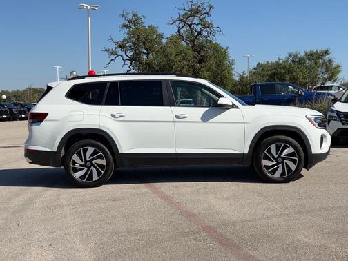 Pure White 2025 Volkswagen Atlas 2.0T SE w/Technology 4MOTION