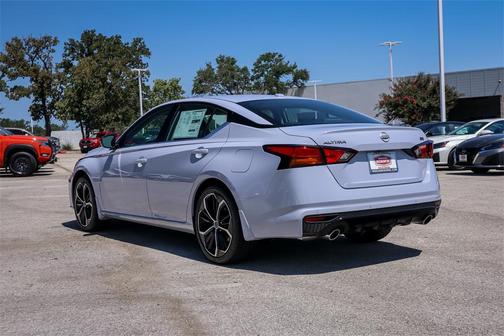 2025 Nissan Altima SR FWD