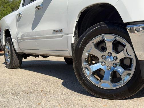 Bright White Clearcoat 2021 RAM 1500 Big Horn/Lone Star