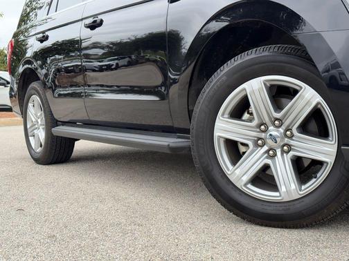 AGATE BLACK METALLIC 2019 Ford Expedition XLT