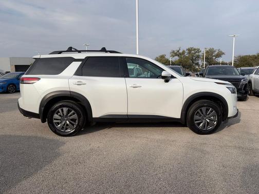 2025 Nissan Pathfinder SV FWD