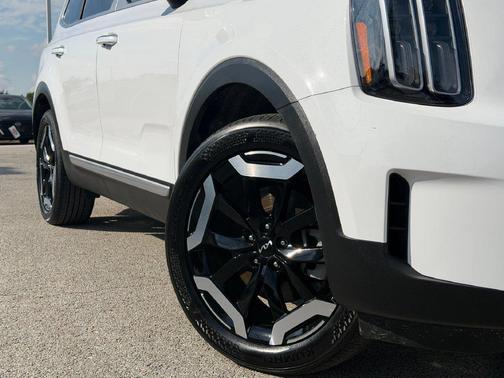 Glacial White Pearl 2025 Kia Telluride S