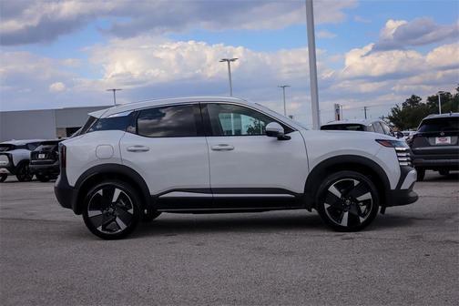 2025 Nissan Kicks SR