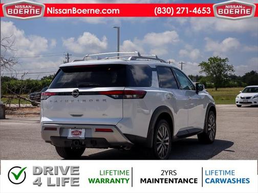 2025 Nissan Pathfinder SL FWD