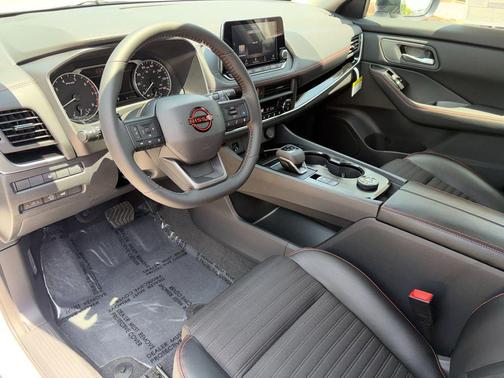 Everest White Pearl Tricoat 2026 Nissan Rogue Rock Creek
