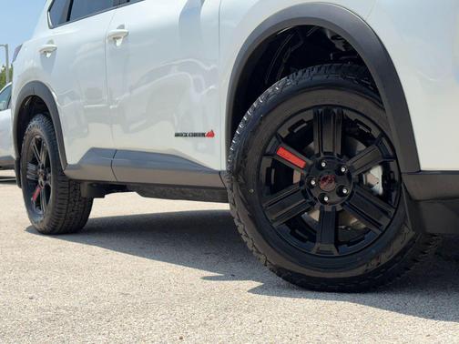 Everest White Pearl Tricoat 2026 Nissan Rogue Rock Creek