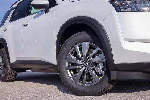 2025 Nissan Pathfinder SV FWD