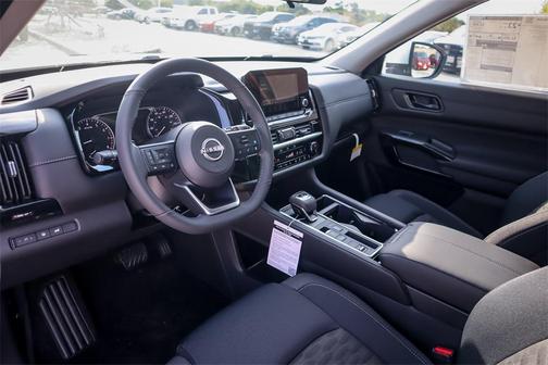 2025 Nissan Pathfinder SV FWD