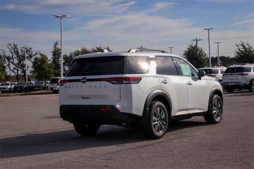 2025 Nissan Pathfinder SV FWD